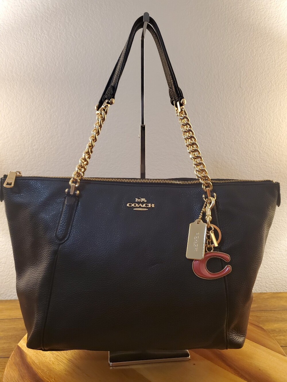 COACH AVA CHAIN TOTE IN GREAT CONDITION!